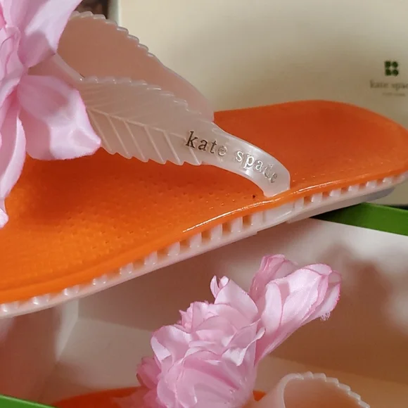 Kate Spade Bella flip flops size 8 Barbie pink flowers - Picture 2 of 3